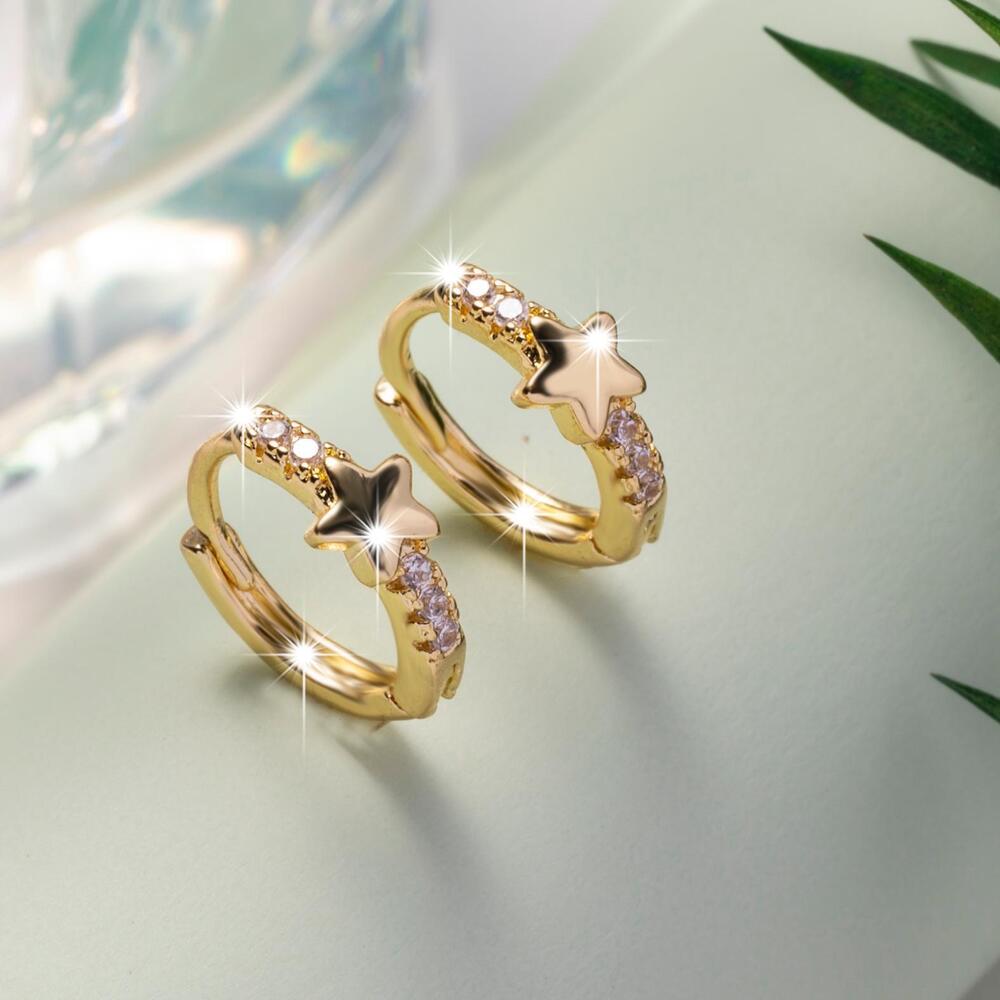 Hollow wave earrings ending in a defined U shape. - Picture 5 of 5